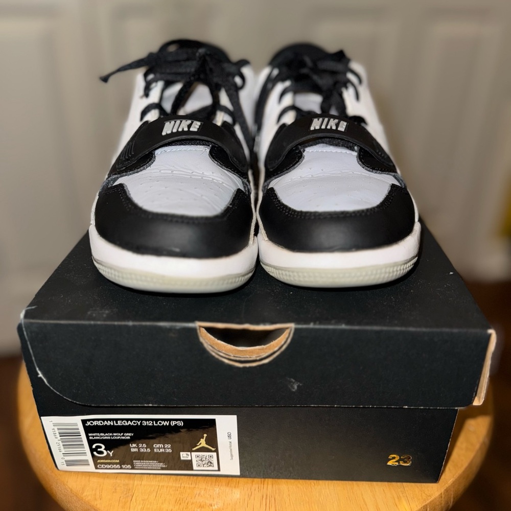 Nike Kids Sneakers Black and White